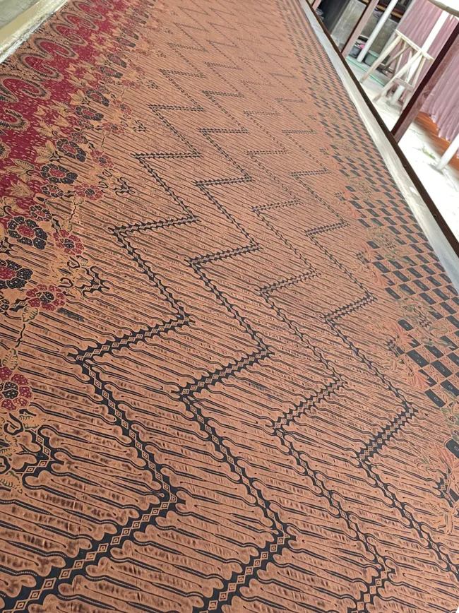 Kain bermotif dari Pabrik Batik Sragen