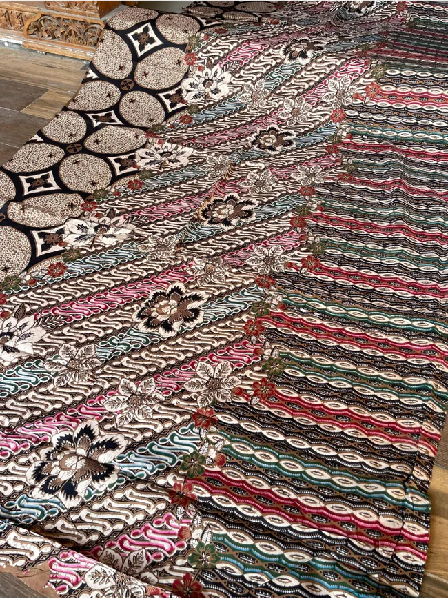 Motif tekstil batik dari Pabrik Batik Sragen